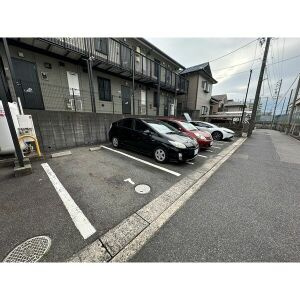 SPRUCEの駐車場