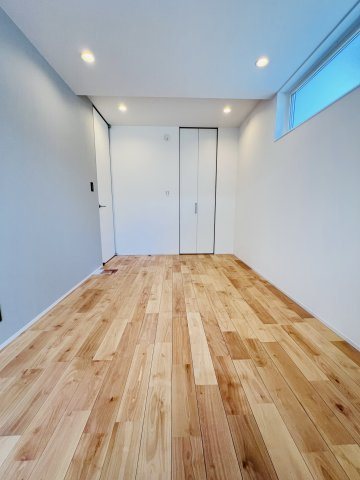 「海と暮らす、家族の未来。」SHONAN STYLEな家～辻堂6丁目の洋室|約6.0畳のマスターベッドルーム
「落ち着いたトーンで整えた、大人のプライベート空間」