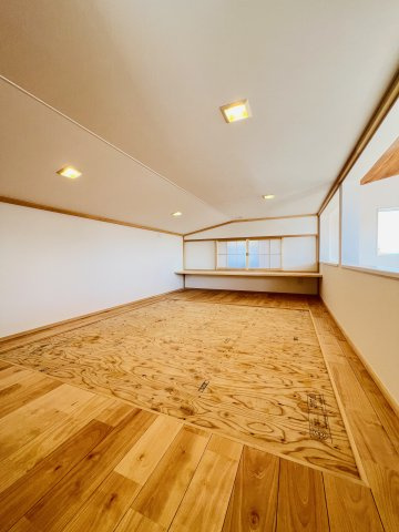 「海と暮らす、家族の未来。」SHONAN STYLEな家～辻堂6丁目のその他|ロフトには引渡し時に畳を設置。こどもには特別な秘密基地として。大人には一息いれる寛ぎの空間。