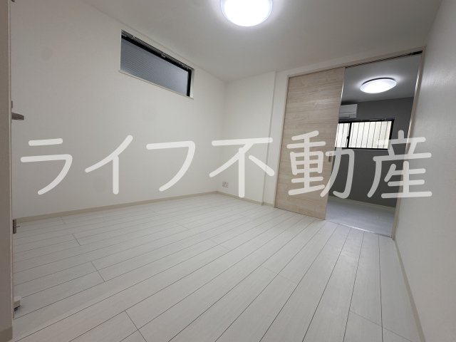 グランコスモの寝室|開放的な寝室です