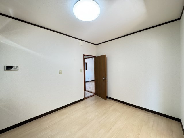 第三土田ハイツの洋室