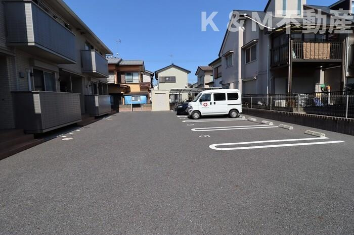 CREAⅠの駐車場|車をお持ちの方に嬉しい駐車場付きの物件です