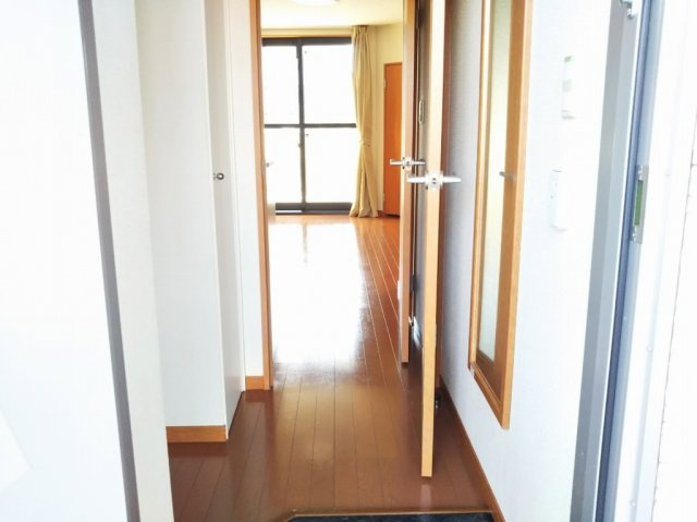 レオパレスせいらcの玄関