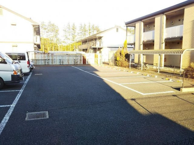 レオパレスせいらcの駐車場