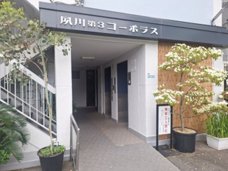 【エントランス】 | 来客用駐車場がございます