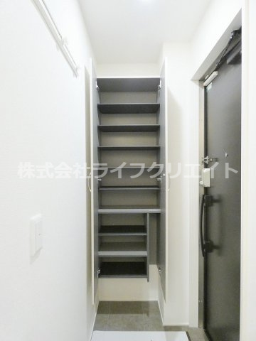 Dフラット東平山　B棟の玄関