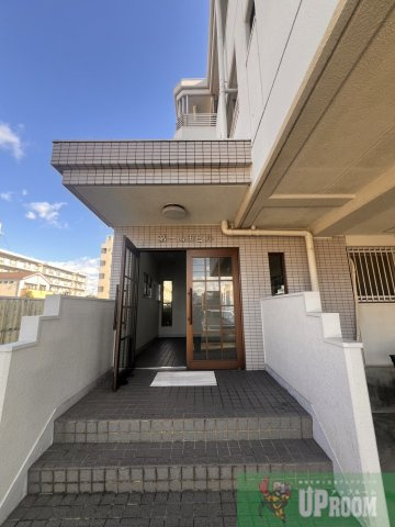 第一山田ビルのエントランス