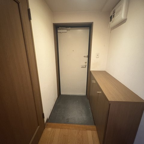 秀壱番館の玄関