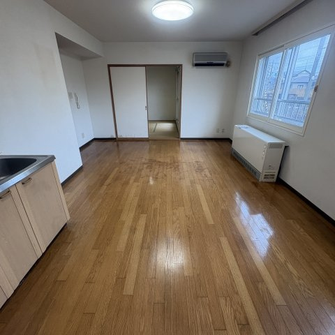 秀壱番館の居間・リビング