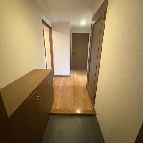 秀壱番館の玄関