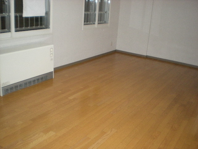 秀壱番館の居間・リビング