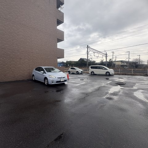 秀壱番館の駐車場