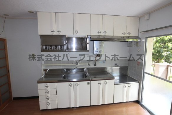 浅田香里ケ丘住宅のキッチン|お料理しやすいキッチンです