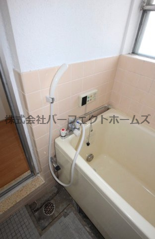 浅田香里ケ丘住宅の浴室|コンパクトで使いやすいお風呂です