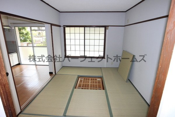 浅田香里ケ丘住宅の居間・リビング|ゆったり過ごせるリビングです