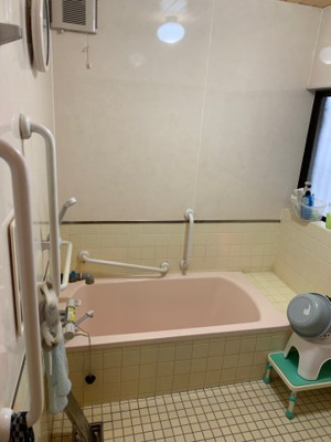 【浴室】 | 瀬木戸建て | 温泉がでます。