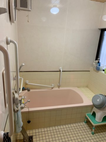【浴室】 | 瀬木戸建て | 温泉がでます。