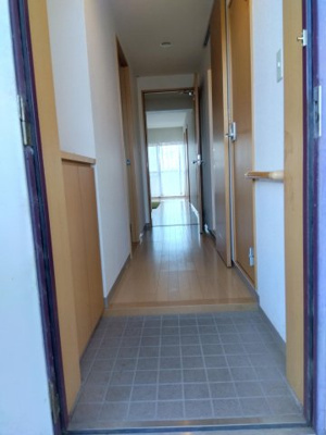 【玄関】 | ロックベアーヒルズⅢ | 明るい玄関です