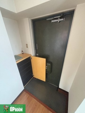 リバーシティ楠(犬飼商事ビル)の玄関