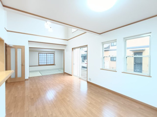 【居間・リビング】 | 千葉市花見川区み春野二丁目　中古戸建