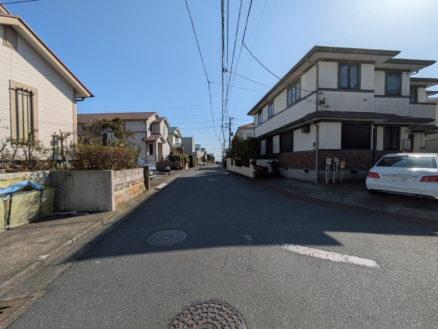 海徒歩8分！ルーフバルコニー付　新築戸建の前面道路含む現地写真|前面道路