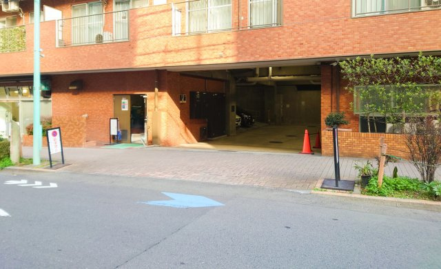 シャンボール恵比寿の駐車場|駐車場出入口