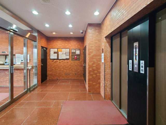 シャンボール恵比寿のエントランス|エントランスのエレベータ前