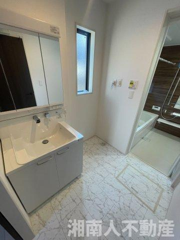 ★ファミリーにおすすめ！　茅ヶ崎市高田４丁目　新築戸建ての脱衣所