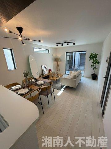 ★ファミリーにおすすめ！　茅ヶ崎市高田４丁目　新築戸建ての居間・リビング|使いやすいリビングです