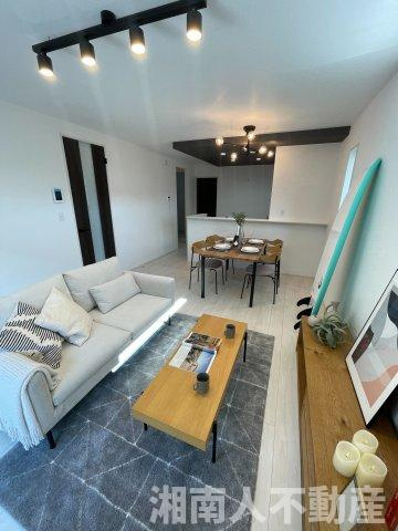 ★ファミリーにおすすめ！　茅ヶ崎市高田４丁目　新築戸建ての居間・リビング|こちらの居間で趣味の時間をお楽しみください