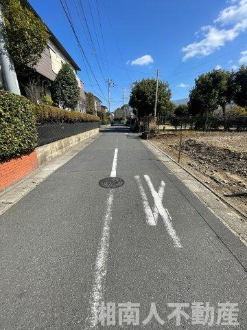 茅ヶ崎市高田３丁目　売地の前面道路含む現地写真|前面道路含む現地写真です