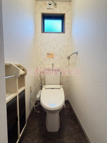 セジュール クレストB棟のトイレ|落ち着いた色調のトイレです