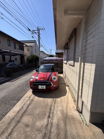 アヴェールＥの駐車場