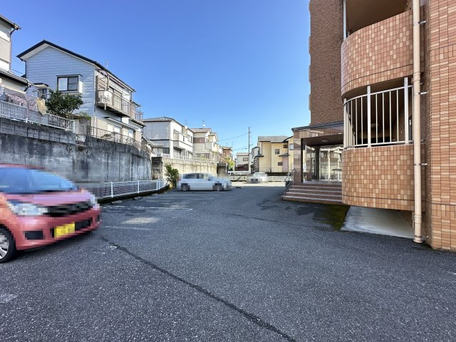 マリベールアスカⅡの駐車場