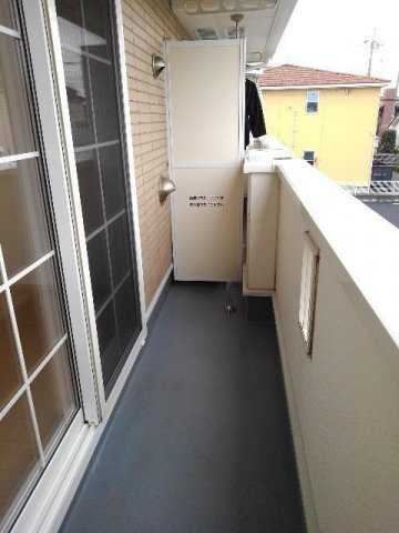 【バルコニー】 | ヴィラＫＡＲＡＳＡＷＡ　Ｂ | 暖かな日差しのふりそそぐバルコニー