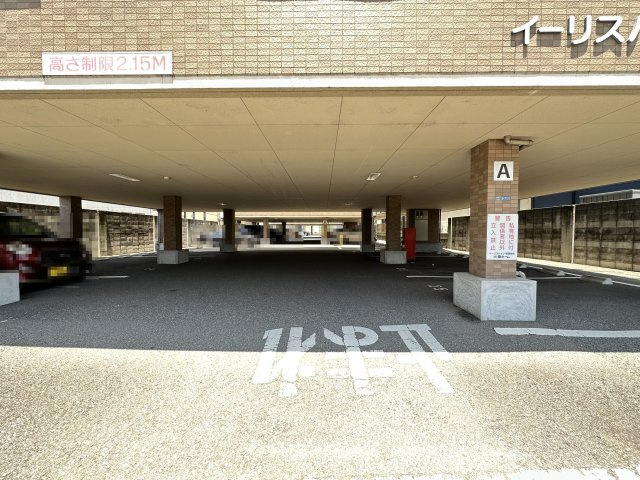 イーリスハイツA・B・C・D棟の駐車場