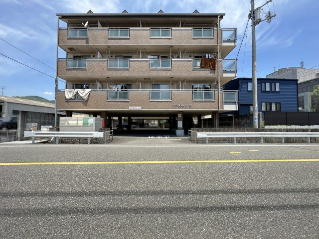 イーリスハイツA・B・C・D棟の駐車場