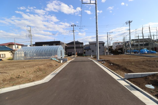平塚市南原3丁目の前面道路含む現地写真