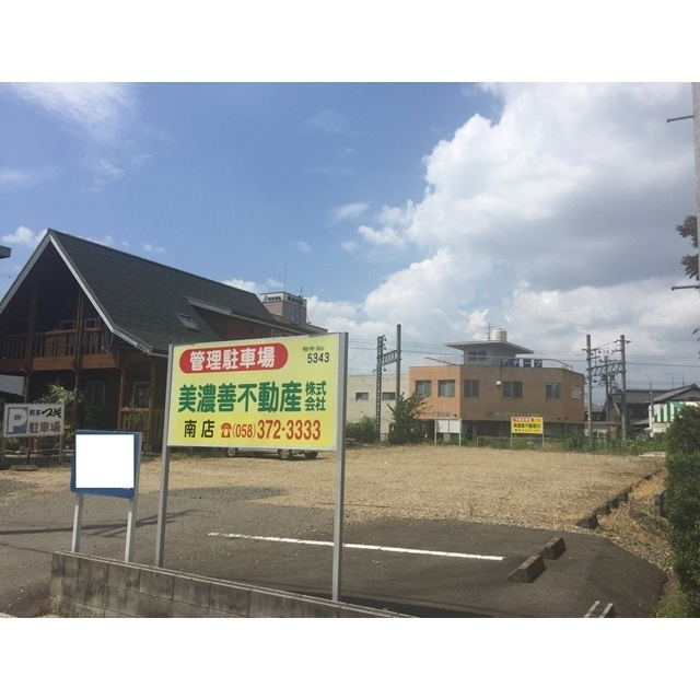 岐阜市柳津町南塚１丁目の駐車場の駐車場