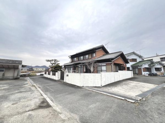 【前面道路含む現地写真】