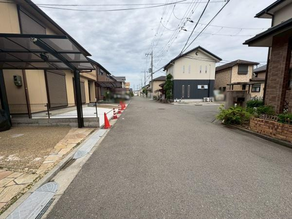 和歌山市楠本　中古戸建の前面道路含む現地写真