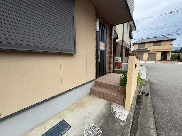 和歌山市楠本　中古戸建の玄関