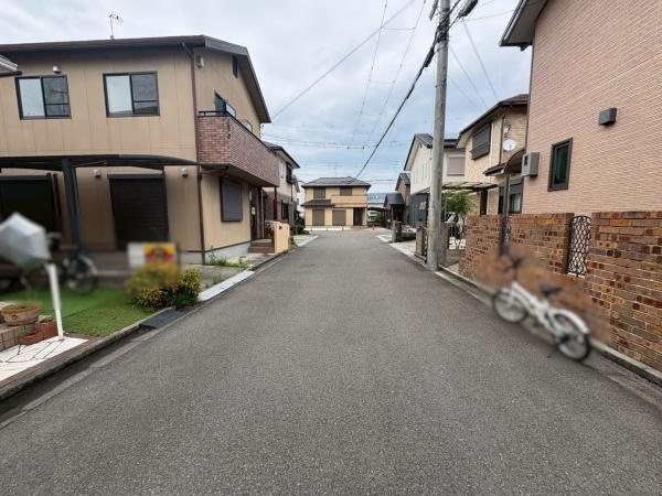 和歌山市楠本　中古戸建の前面道路含む現地写真