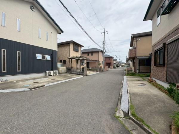 和歌山市楠本　中古戸建の前面道路含む現地写真