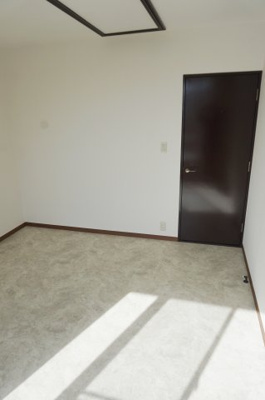 【洋室】 | （ペット可）小山市喜沢貸家 | 南側