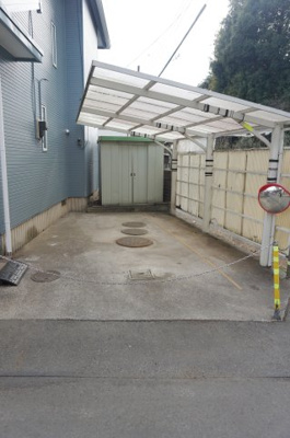 【駐車場】 | （ペット可）小山市喜沢貸家 | ※カーポート、奥の物置は撤去済みのためございません。