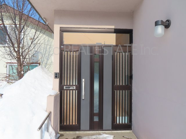 【玄関】 | 網走市海岸町中古住宅