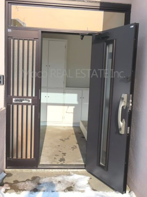 【玄関】 | 網走市海岸町中古住宅