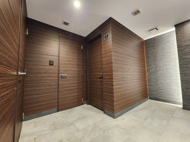 【成約済】グランマークシティ東向日駅前のその他共用部分|共有部分にもトイレがございます。