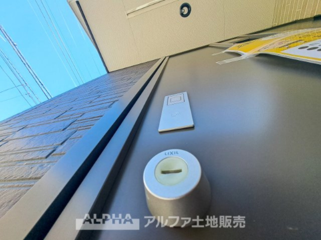 東大和市高木3丁目/新築の外観|【Security Cardkey】
◆セキュリティーカードキー◆ICチップ内蔵カード・携帯電話を近づければ施錠・解錠ができ、セキュリティー面でも安全です。